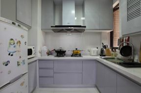 金地天府城85平现代风格厨房橱柜颜色效果图
