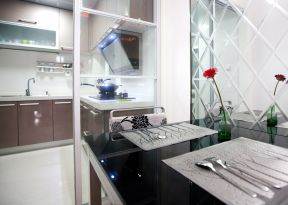鲁能城现代风格小户型厨房玻璃门装修图欣赏