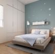 现代风格小型公寓卧室入墙衣柜装潢设计图片