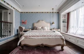龙城一号240平轻奢美式卧室床头壁纸装饰设计图片