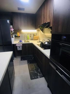 富力爱丁堡国际公寓80平米二居现代厨房装修设计效果图