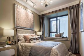白桦林120平简欧风格家庭卧室小飘窗装修效果图