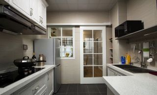 80平简欧风格房屋厨房玻璃门设计图片赏析