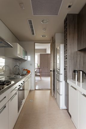 146平米三居室现代风格厨房装修效果图片