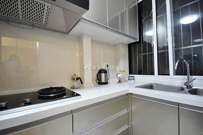 中铁城锦南汇95平现代风格厨房装修设计效果图