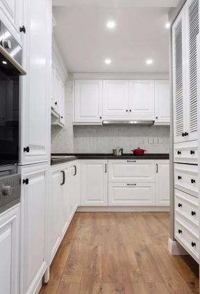136平三居室美式风格厨房装修效果图片赏析