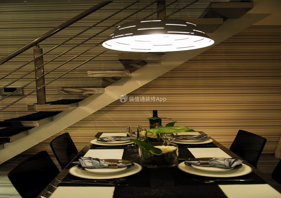 龙湖尚城152平米三居简约风格餐厅吊灯设计图