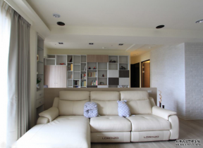 金翠苑11号公寓90平米现代沙发背景墙装修设计效果图
