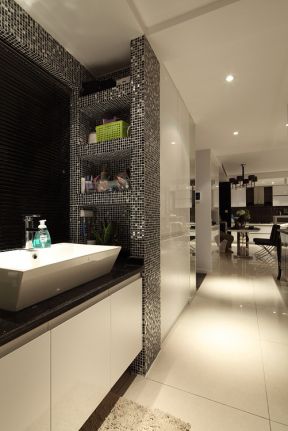 东方豪庭72平港式风格家庭室内洗手间收纳柜设计图