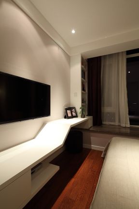 东方豪庭72平港式风格小户型客厅电视柜设计效果图