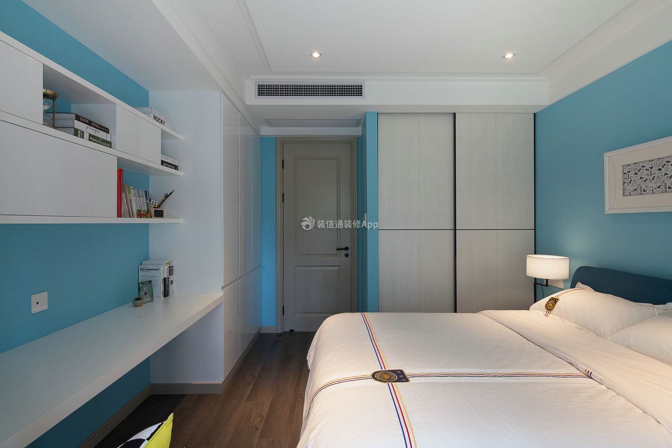 上海城110平方现代风格卧室两门衣柜设计效果图片