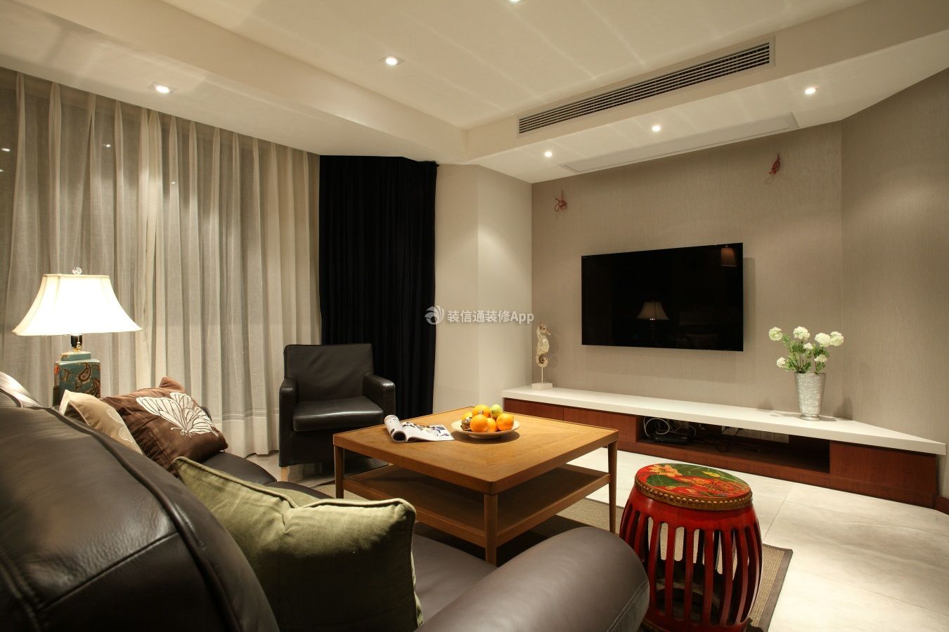 曲江龙邸93平米三居室中式客厅装修设计效果图