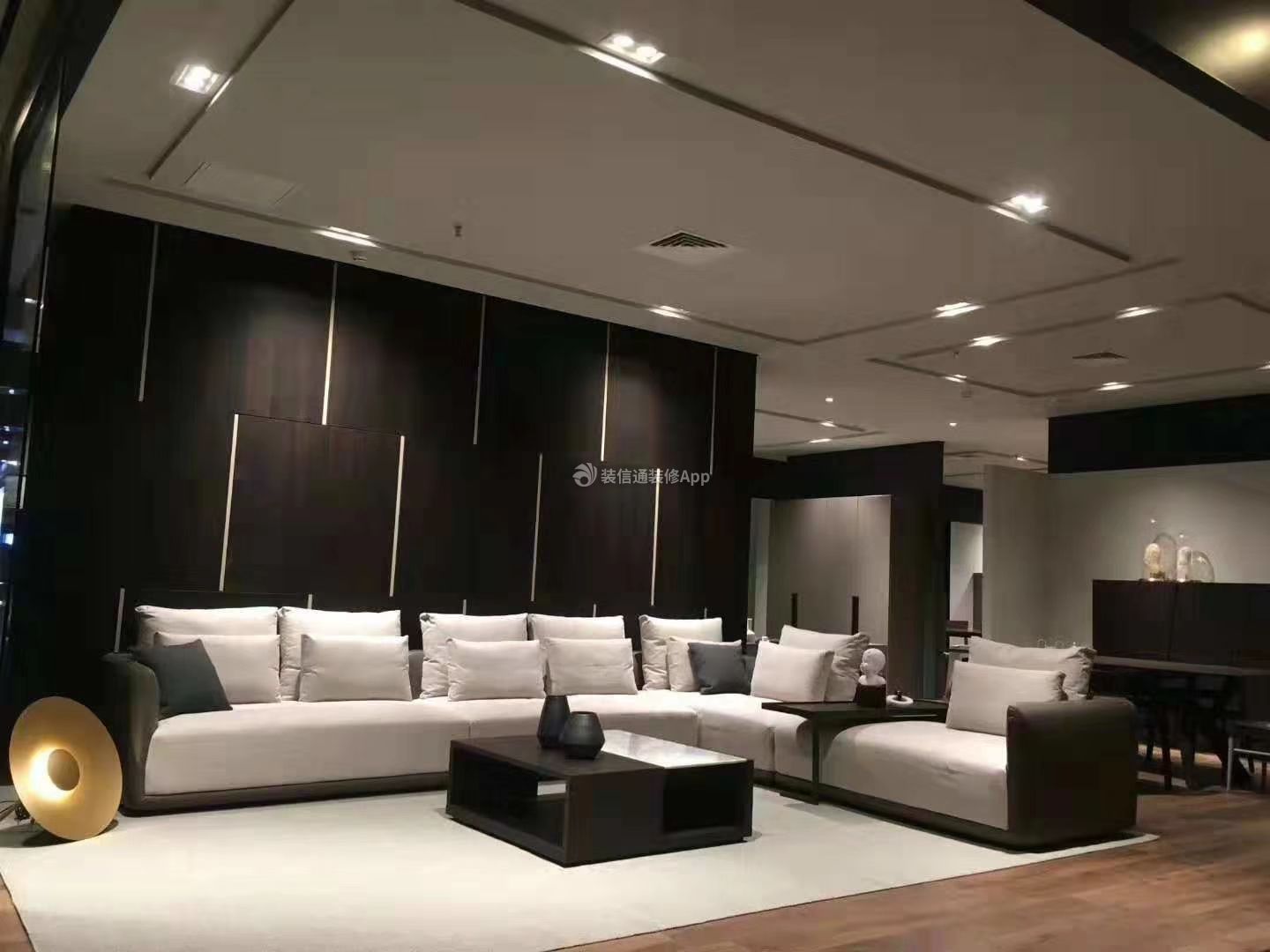 龙湖花千树93平米三居室极简客厅沙发装修设计效果图