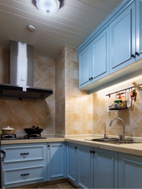 110平米三居室美式厨房橱柜装修设计效果图