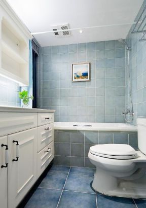 小户型美式风格卫生间砖砌浴缸装修图片赏析