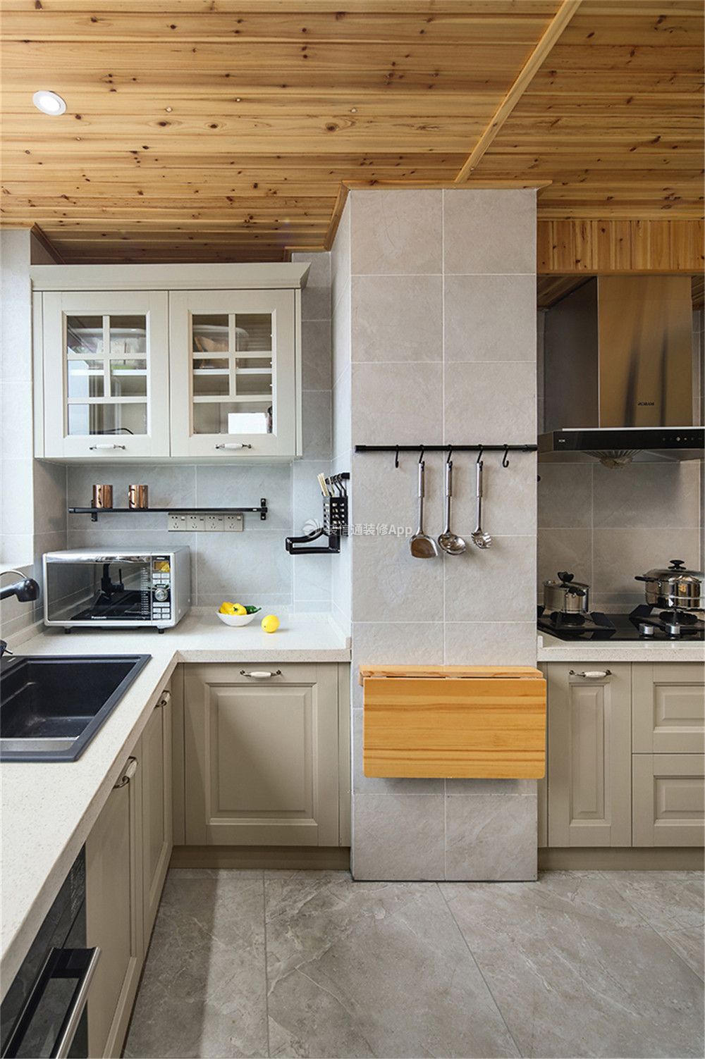 126平米三居室现代简约风格厨房装修案例效果图