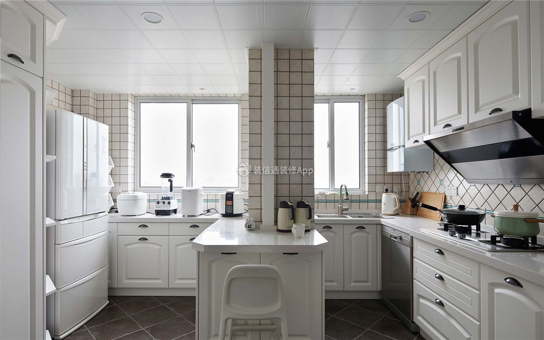 现代简约风格三居102平厨房家装设计效果图