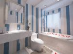 2023地中海风格94平三居室卫生间浴缸装修效果图