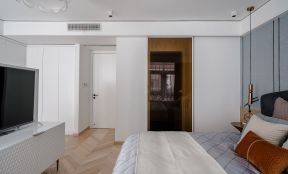 130平米三居室现代风格卧室吊顶装修设计效果图
