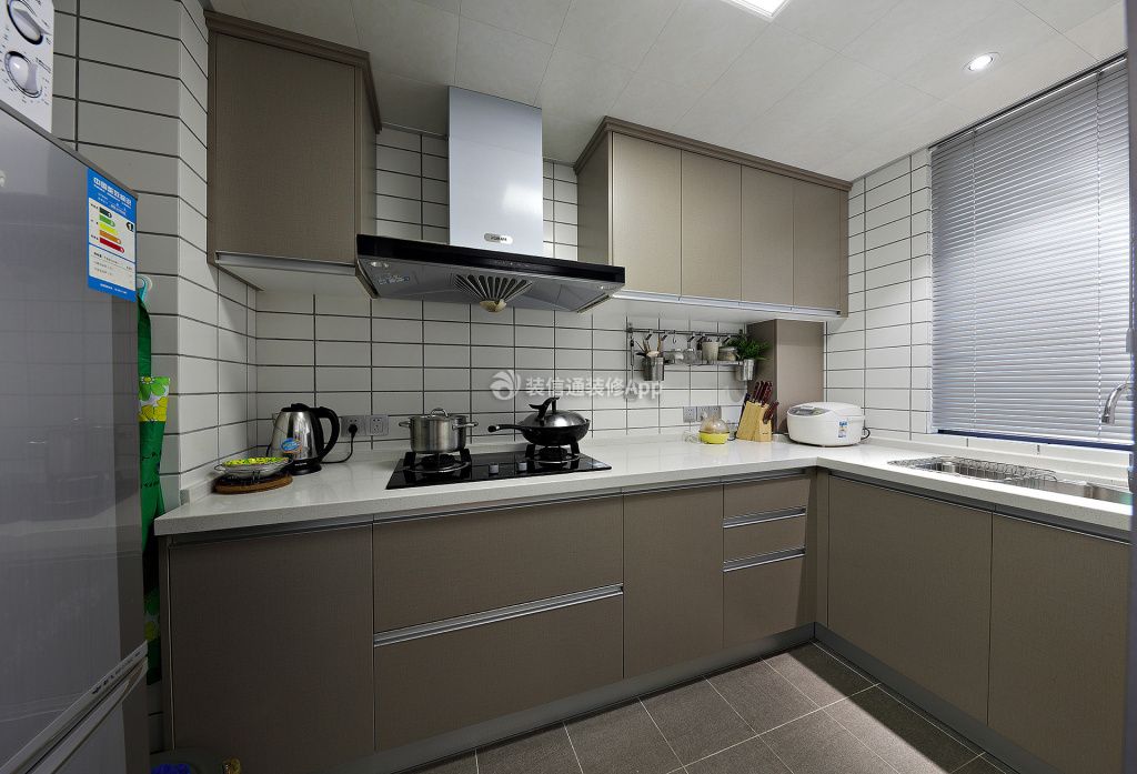 2023现代简约90平米三居室厨房橱柜装修效果图
