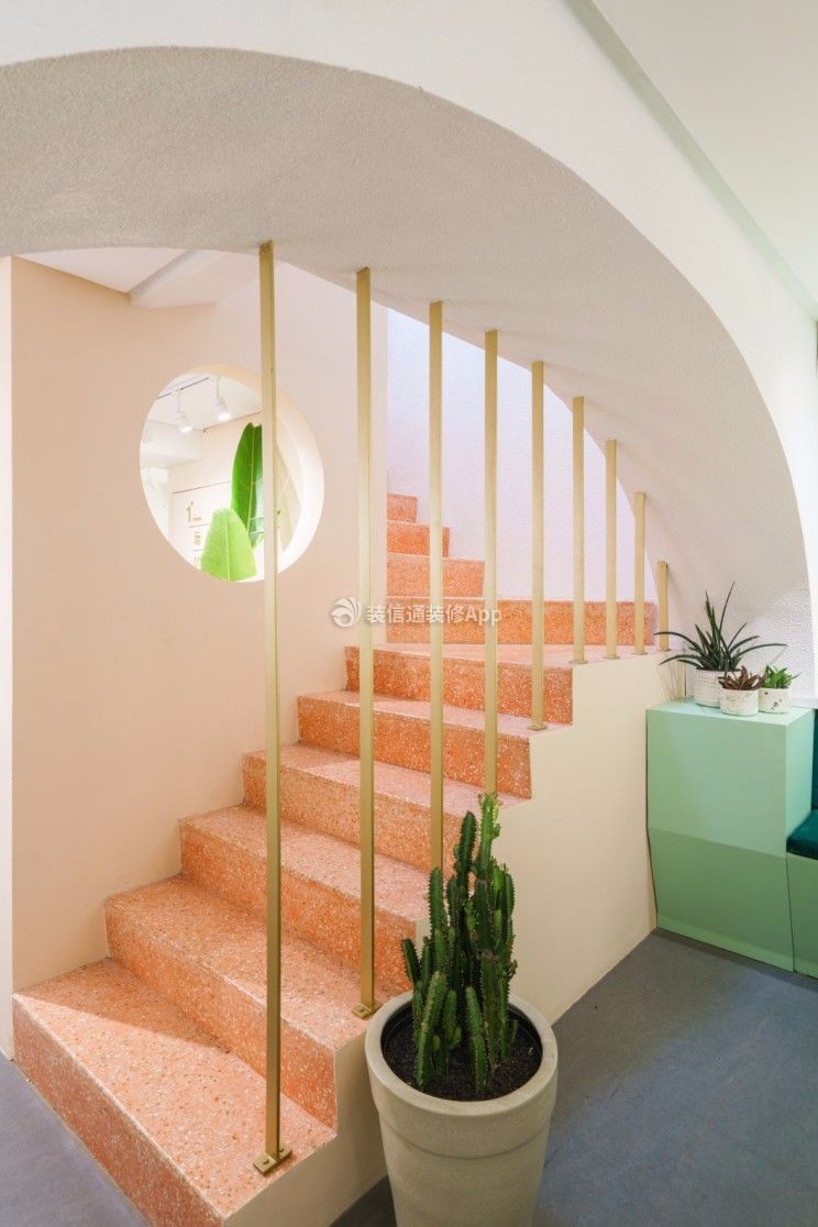 130平现代简约风格茶餐厅楼梯装修图片