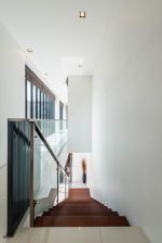 现代风格别墅楼梯扶手装修设计效果图