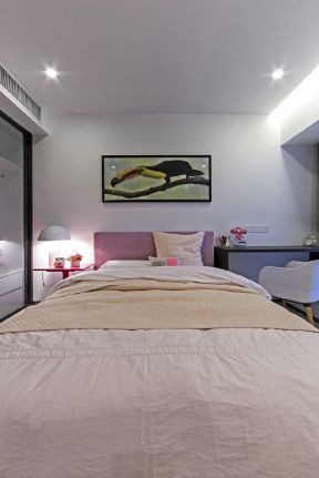 现代风格110平米三居室卧室台灯装修效果图大全