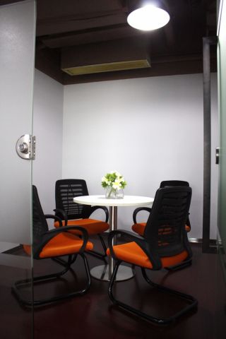 办公室现代风格255平桌椅装修设计效果图图片