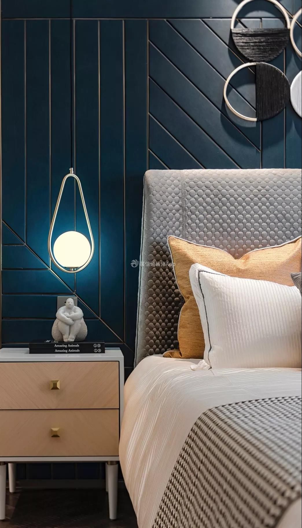 200平米现代轻奢风格卧室床头柜台灯设计图片