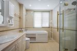 三居180平中式风格卫生间浴室效果图欣赏