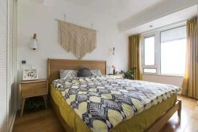 时尚北欧风格88平米三居室卧室床头设计图片