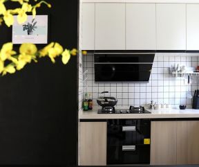 现代风格138平米三居室厨房橱柜装修效果图
