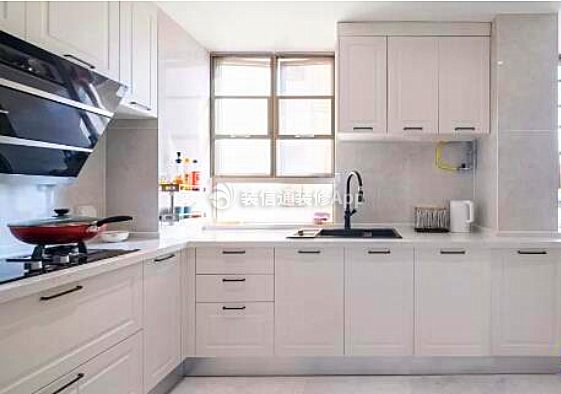 120平米三室兩廳現(xiàn)代風(fēng)格廚房櫥柜裝修設(shè)計(jì)圖