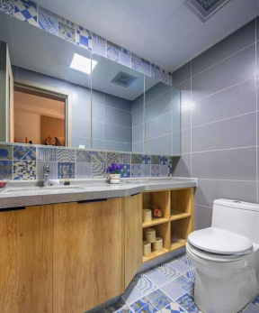 110平三室一厅一厨一卫卫生间浴室柜实景图片