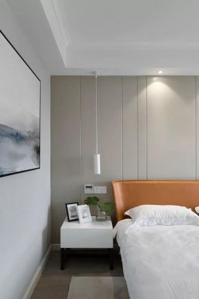 现代风格142平三居室卧室床头柜装修效果图