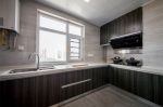 现代简约风格105平米三居室厨房橱柜设计图片