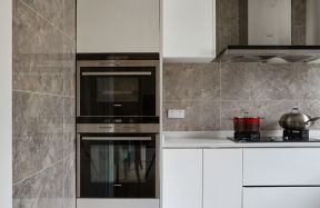 110平米三居室简欧风格厨房橱柜设计图片