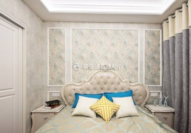 128平米现代简约三室两厅卧室床头壁纸图片
