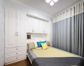 128平米现代简约三室两厅卧室床头柜子图片