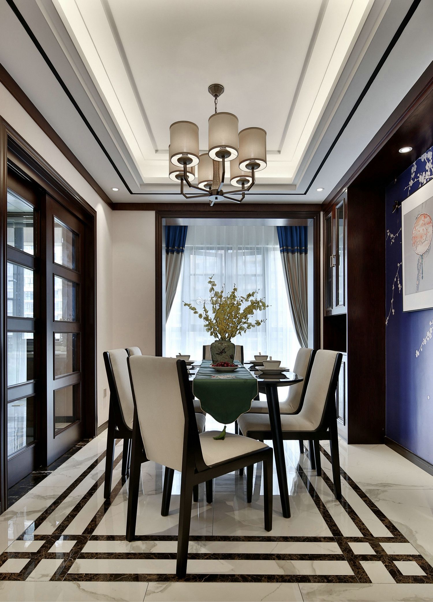 新中式风格176平四居餐厅吊灯设计图片