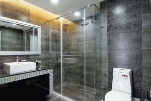 淋浴室的钢化玻璃怎么选