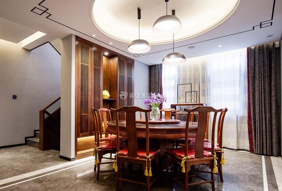 上海高档别墅餐厅实木桌椅设计效果图片