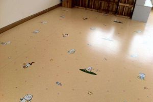 塑胶地板保养方法