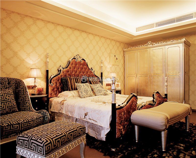 成都欧式古典风格卧室床尾凳装修效果图