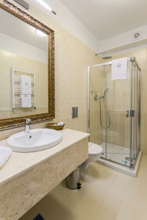 成都酒店卫生间整体淋浴房设计效果图片