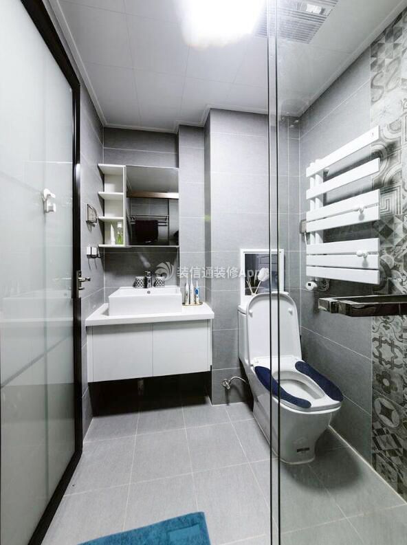 重庆现代简约风格房子卫生间毛巾架装饰图片