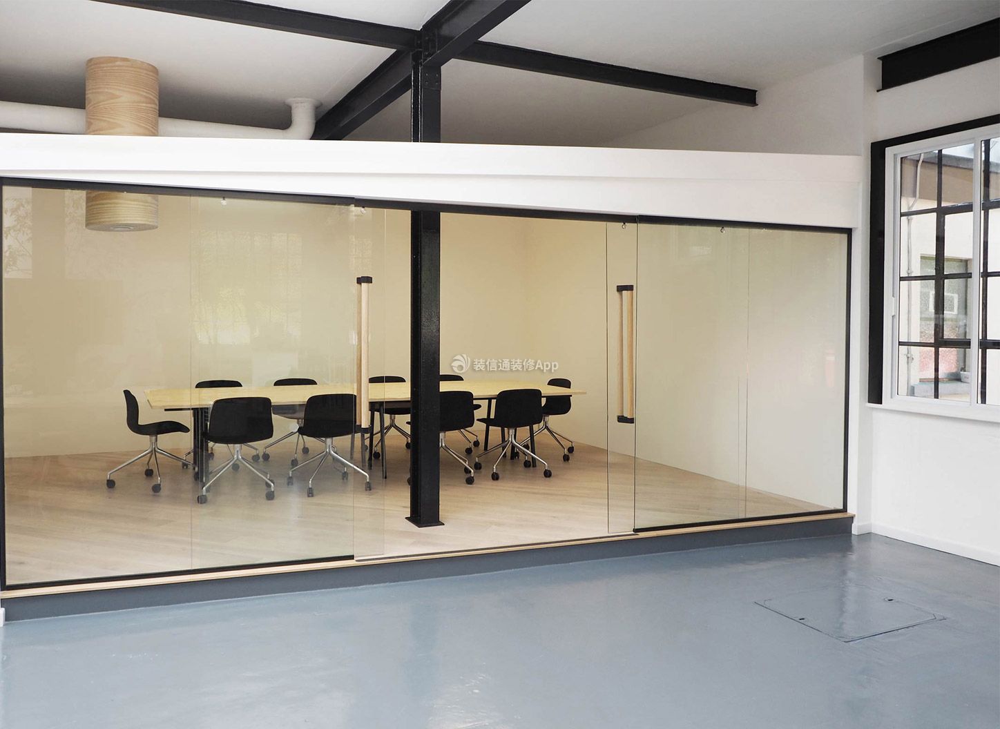 成都小型写字楼会议室玻璃墙装修设计图