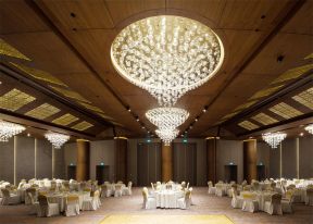 杭州酒店餐厅水晶灯吊顶设计装修图片