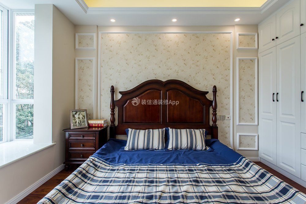 成都样板房装修美式风格卧室实木床图片