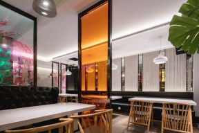 深圳餐饮店大厅玻璃隔断墙装修设计图赏析